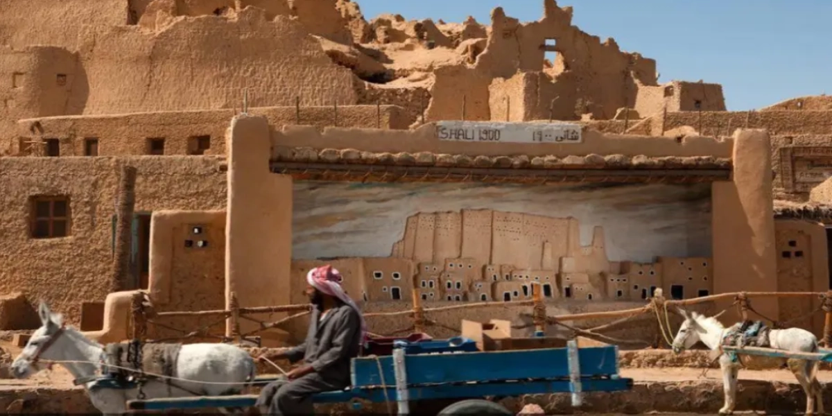 Siwan locals cooking traditional dishes and sharing meals under palm trees in Egypt’s desert oasis.