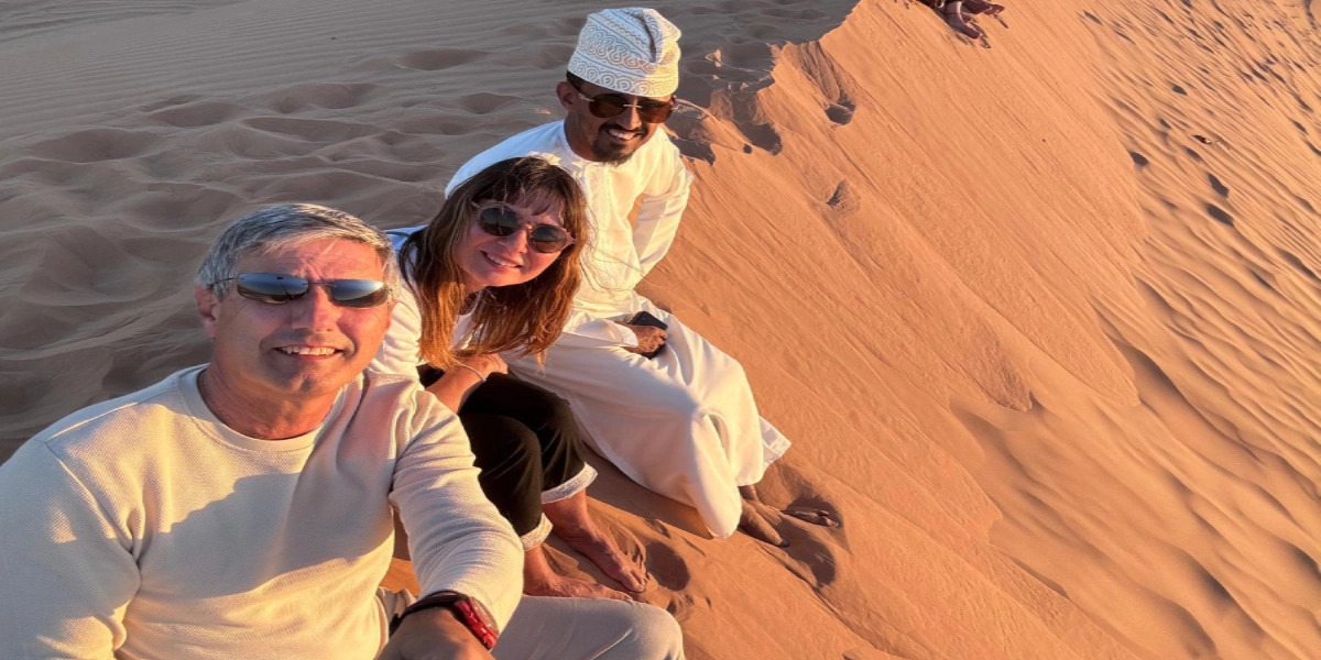 4×4 safari jeep exploring the sands of Egypt’s Western Desert near Crystal Mountain and Qara Cave during a Heart Egypt Tours adventure.